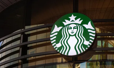 Starbucks vừa đưa ra quyết định chưa từng có trong lịch sử, tự mình phá bỏ ‘luật ngầm’ tồn tại suốt nhiều thập kỷ