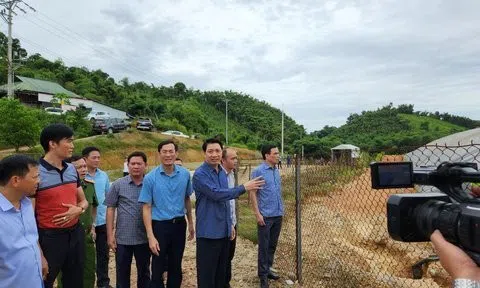 Phó Chủ tịch tỉnh Thanh Hóa kiểm tra, đình chỉ trại lợn gây ô nhiễm môi trường