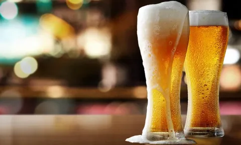 Người Việt chán bia rẻ, thích bia 'sang', Heineken áp đảo chiếm 33,7% tổng sản lượng bia cao cấp được tiêu thụ tại Việt Nam