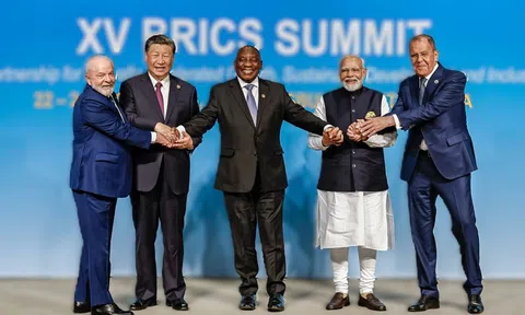 Tham vọng phi đô la hóa của BRICS bất ngờ bị chặn: 1 thành viên sáng lập tuyên bố "ngược dòng" Nga-Trung